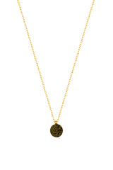 قلادة فضية من الحجر الأسود