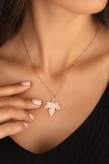 قلادة فضية من حجر الجميز