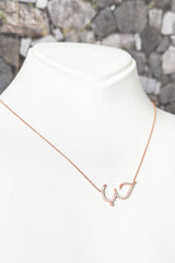 قلادة من الفضة الاسترلينية مرصعة بحجر الحب العربي