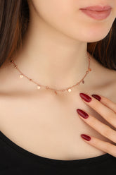 قلادة فضية مرصعة بالترتر