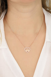 قلادة فضية على شكل قلب طائر