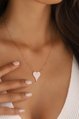 قلادة قلب من الفضة بحجر أبيض، قلادة على شكل قلب - قلادة على شكل قلب ممدود مرصع