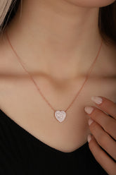قلادة من الفضة الاسترلينية على شكل قلب من الحجر الأبيض