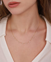 قلادة اسم شخصية مع حجر أبيض وحجر 7 مم