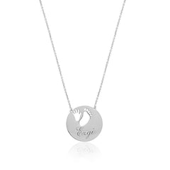 قلادة من الفضة الإسترلينية تحمل اسم الطفل مع بصمات يد وقدم الطفل