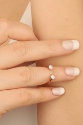 خاتم فضي بحجر مزدوج أبيض