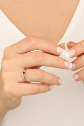 خاتم مفصلي من الفضة على شكل نجمة مطلية بالمينا الأسود