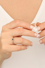 خاتم مفصلي من الفضة على شكل نجمة مطلية بالمينا الأسود