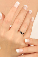 خاتم فضة على شكل قلب مطلي بالمينا الأسود