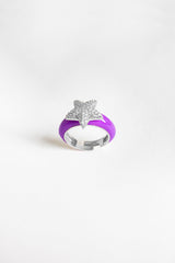 خاتم فضة بحجر أبيض مطلي بالمينا الأرجواني