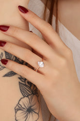 خاتم فضة بحجر طبيعي على شكل قلب باللون الأبيض