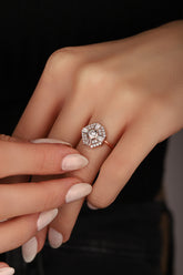 خاتم فضة بحجر أبيض مرصع بالألماس