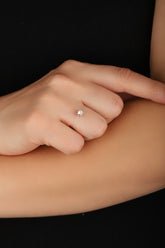 خاتم شبح شفاف من الفضة مبطن بحجر سوليتير منقوش