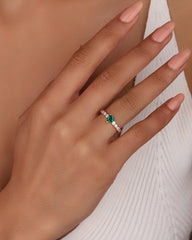 خاتم فضة إسترليني على شكل قلب أخضر زمردي