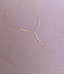 سوار فضي على شكل سلسلة أصابع مع قلب من الحجر الأبيض