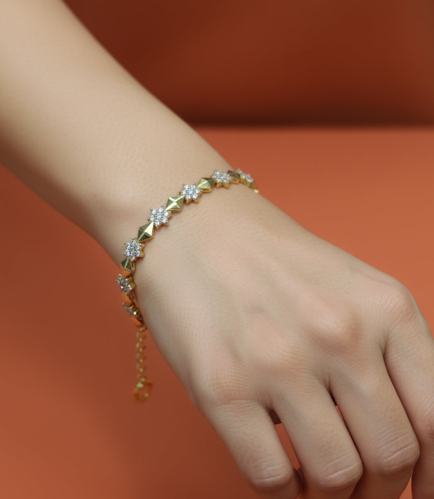 925 Silver Flower Design Bracelet – Chic Everyday Jewelry for Her