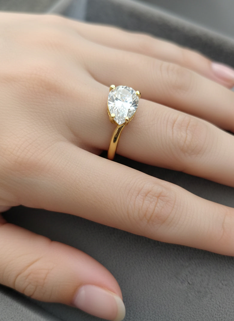 Elegant Sterling Silver Zircon Ring – White Sparkling Stone