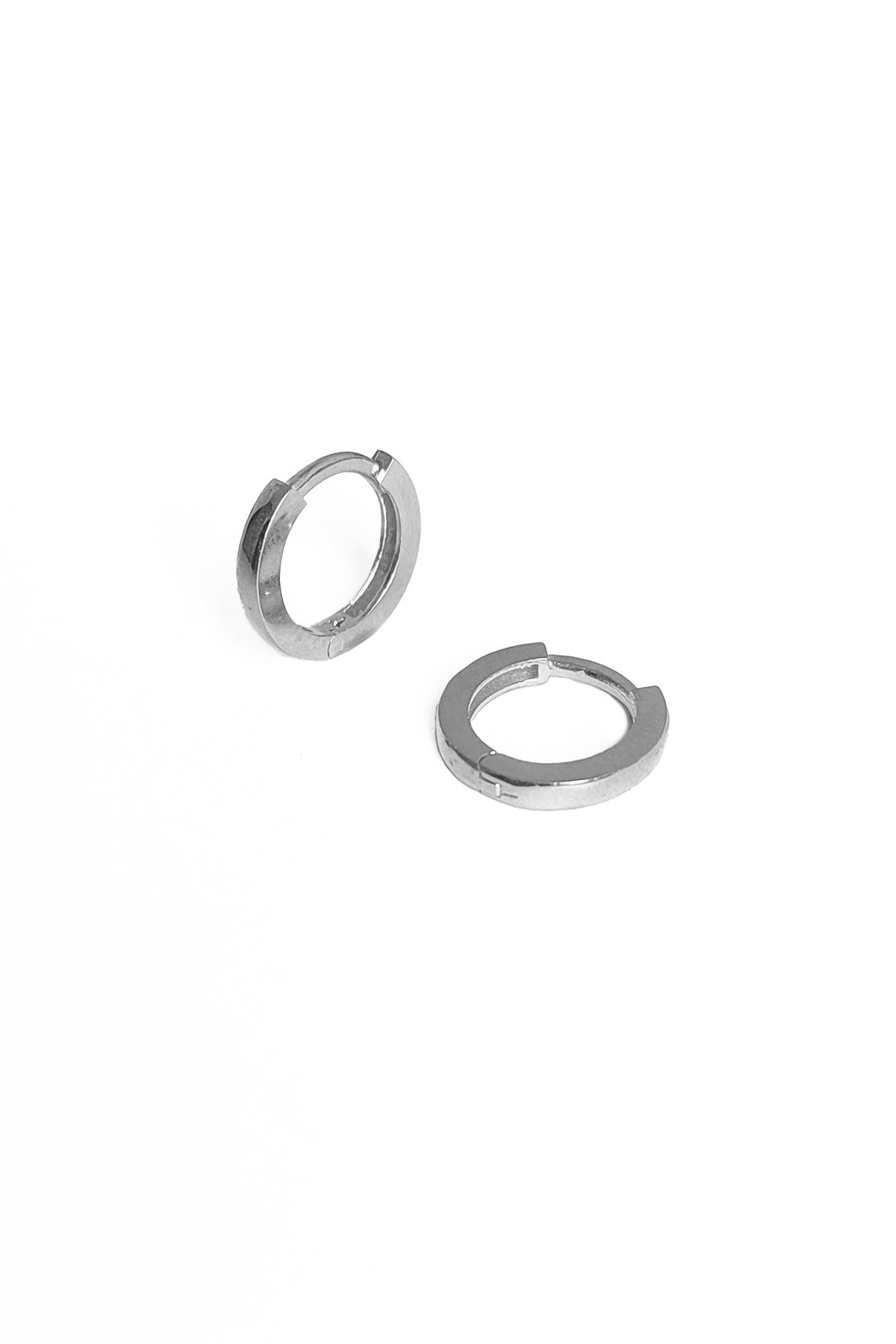 Minimal Small Hoop Earrings in Sterling Silver – No Stone Huggies
