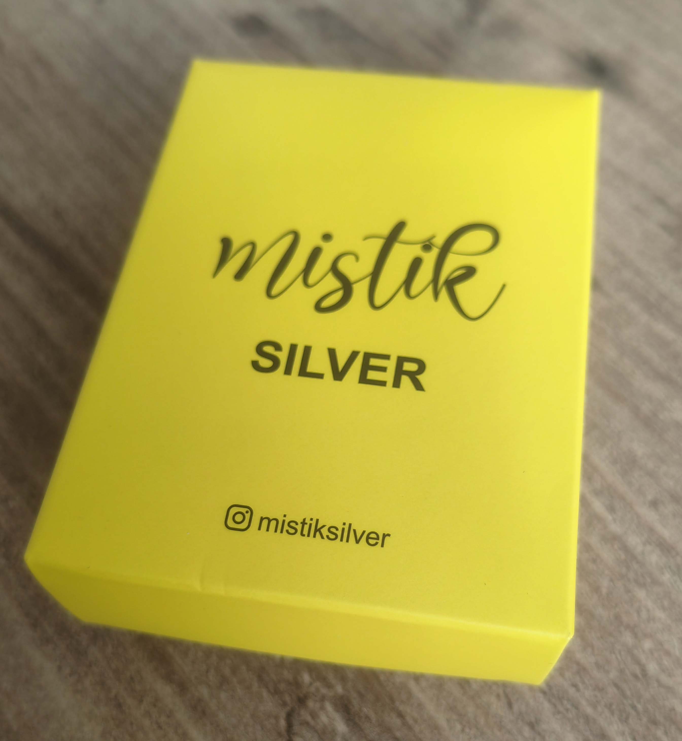 Dainty Cubic Zirconia Choker & Stud Earrings Set